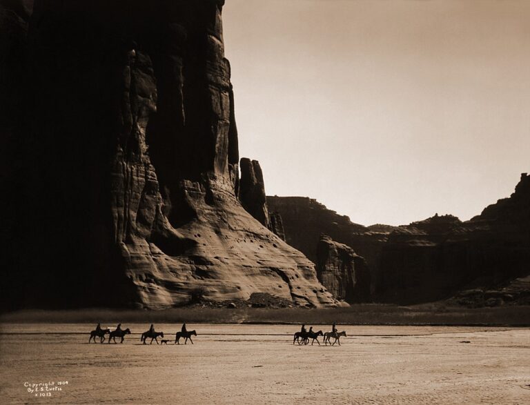 Edward-S.-Curtis-Canyon_de_Chelly_Navajo1904