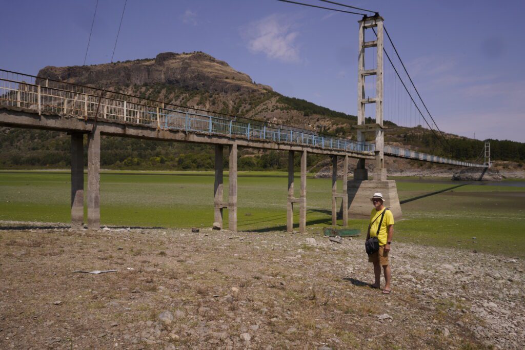 Photographer under the long bridge