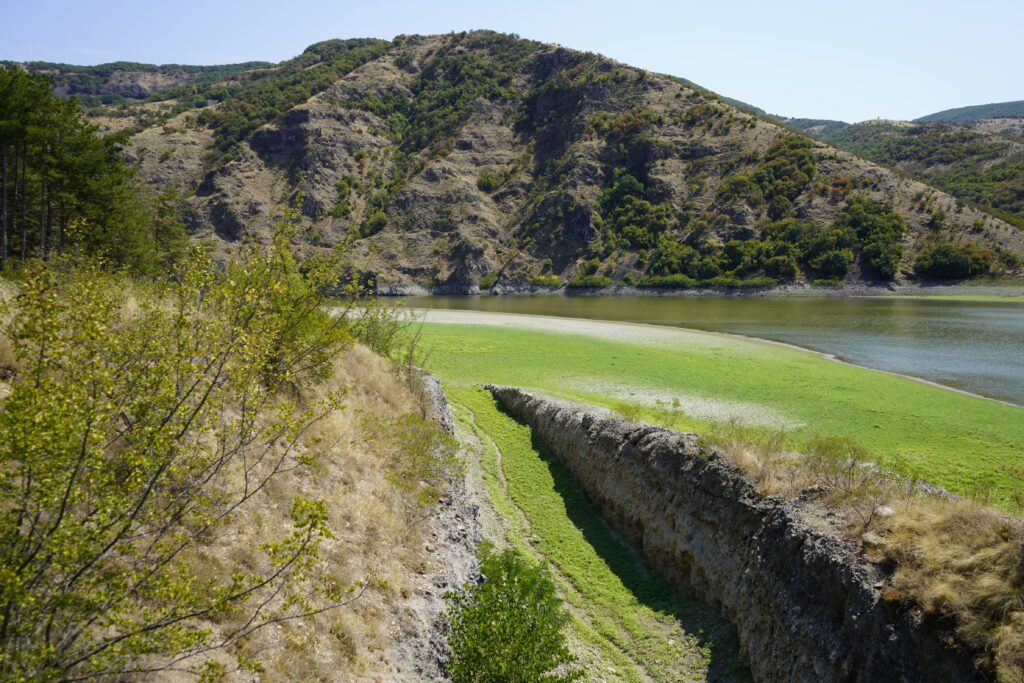Grassy trench toward the reservoir