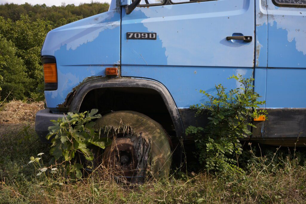 Blue Mercedes 709D with shredded tire