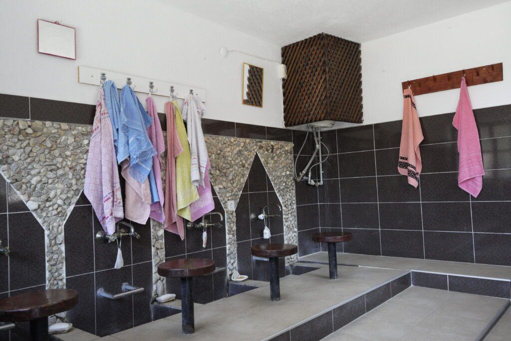 Ablution room with pebble tiles