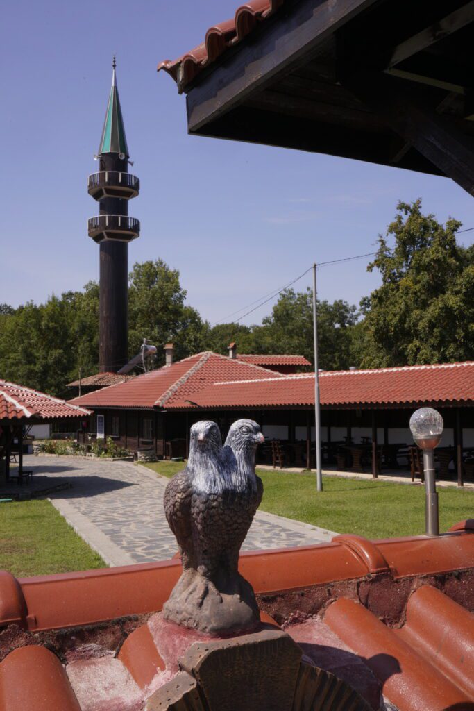 Double-headed eagle over the courtyard